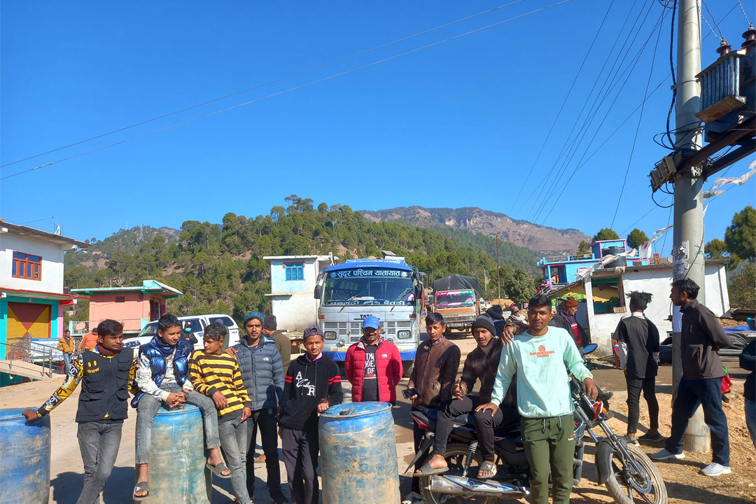 बैतडीमा अवरुद्ध यातायात सुचारु 